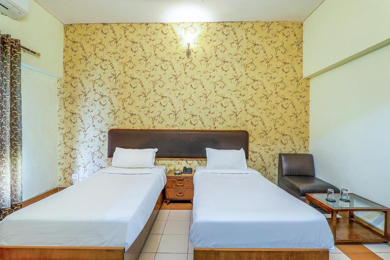 Hotel Executive Hasanganj エクステリア 写真