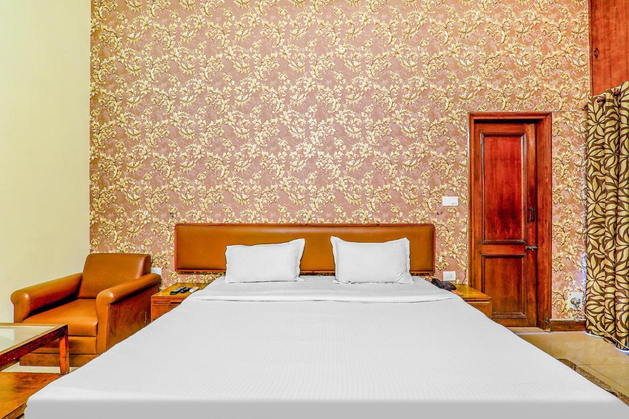 Hotel Executive Hasanganj エクステリア 写真
